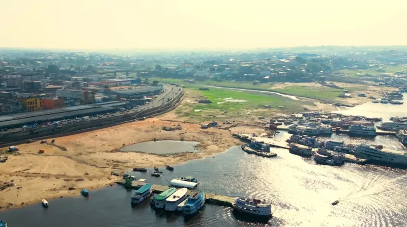 Navegação fluvial na Amazônia